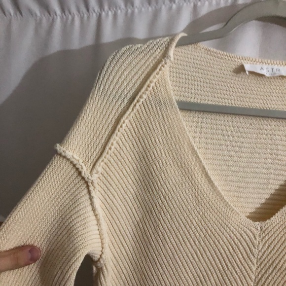 ASTR Womens Ivory Direction Change Bell Sleeve Sweater size S Knit V-neck - Picture 6 of 10
